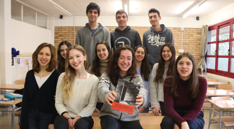 Els alumnes que han participat en la redacció de la novel·la. ACN