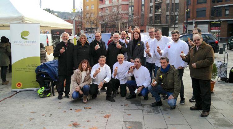 Les diferents personalitats que han participat en la presentació de l'Oli de l'Empordà. ACN