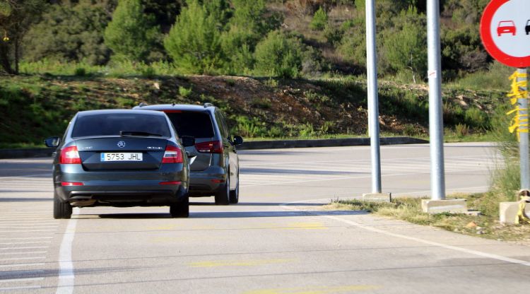 Els vehicles amb els que el president Quim Torra ha sortit de la presó de Figueres després de visitar Dolors Bassa. ACN