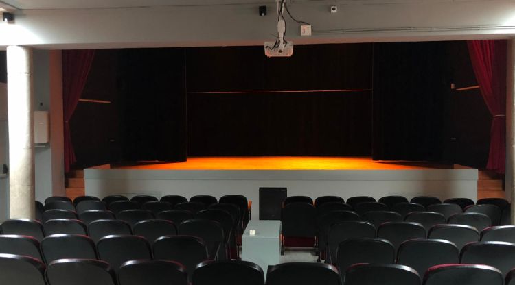 El teatre reformat de l'escola Mossèn Baldiri Reixach
