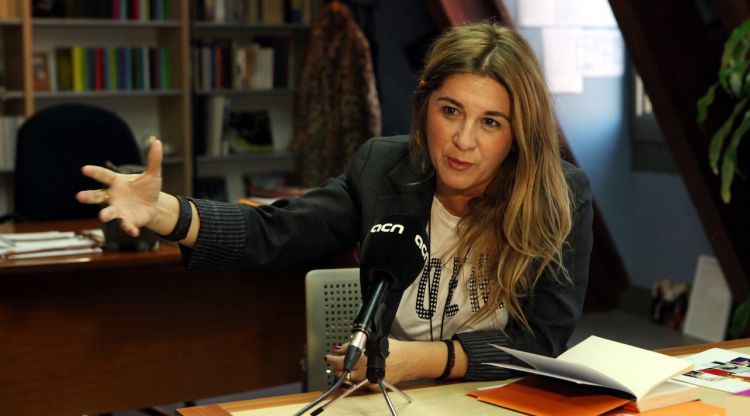 La directora de l'Institut Ramon Llull, Iolanda Batallé, durant l'entrevista. ACN