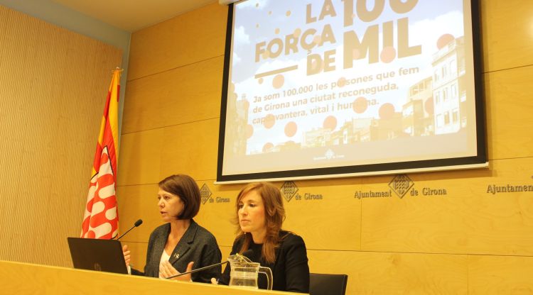 Marta Madrenas i M. Àngels Planas, aquest matí presentant les dades