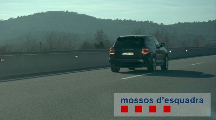 Un dels tres detinguts, circulant a 232 km/h