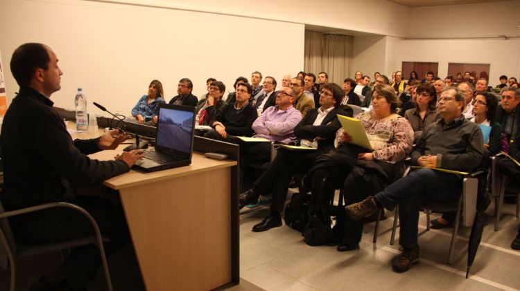 Uns 50 representants de les entitats de la ciutat han assistit al fòrum © ACN