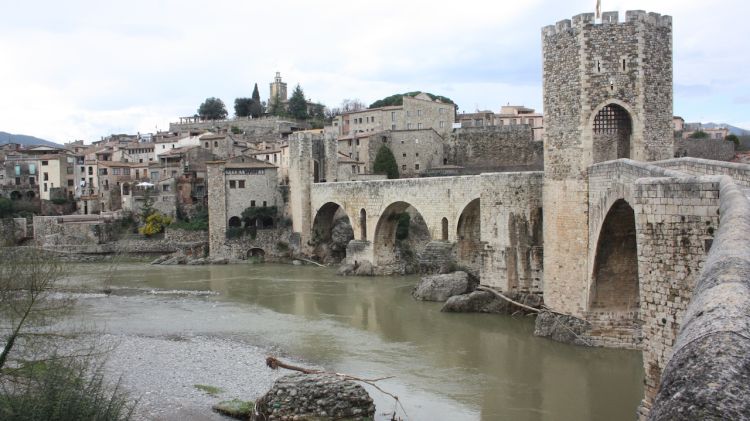 El riu Fluvià al seu pas per Besalú aquest matí © M. Estarriola