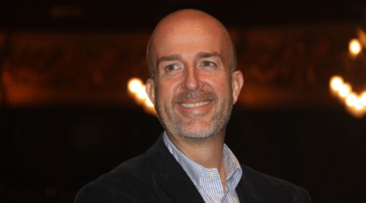 Primer pla del pròxim director del Liceu, Víctor Garcia de Gomar, a l'escenari del Gran Teatre del Liceu. ACN