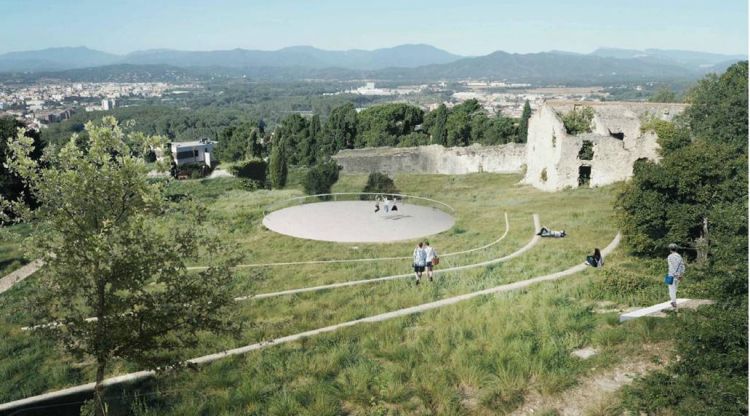 Imatge virtual de com serà el nou espai escènic que es projecta al castell de Montjuïc de Girona