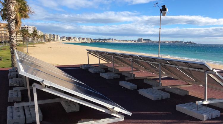La instal·lació de plaques solars de la platja de Torre Valentina de Calonge