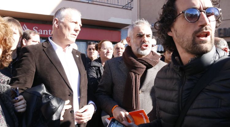 A la dreta, el portaveu de Ciutadans, Carlos Carrizosa, acompanyat d'un altre diputat gironí aquest matí. ACN