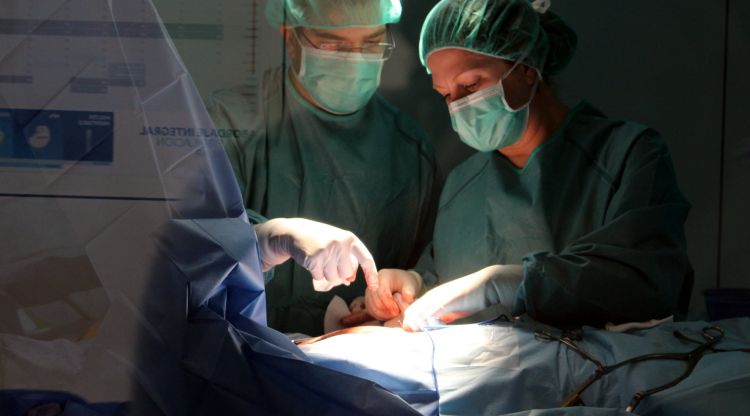 Metges del Trueta de Girona realitzat la operació per implantar un desfibril·lador subcutani en un pacient amb arrítmies