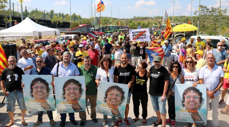 Concentració de tractors davant la presó del Puig de les Basses el passat estiu. ACN