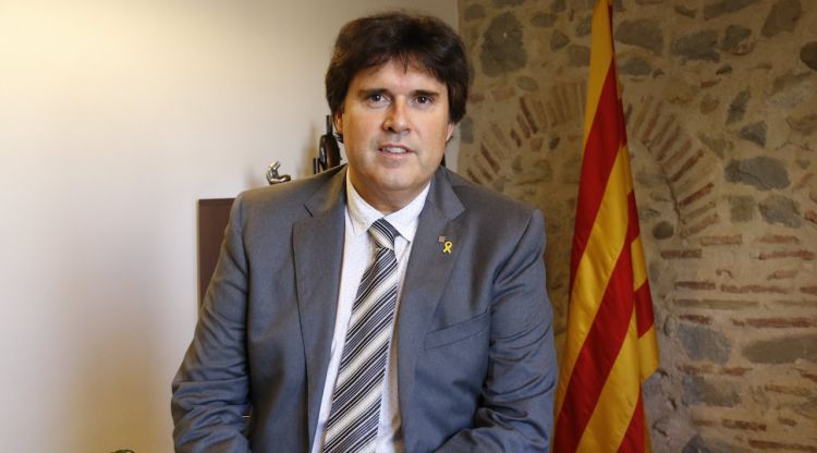 El delegat del Govern a Girona, Pere Vila, en el seu despatx (arxiu)
