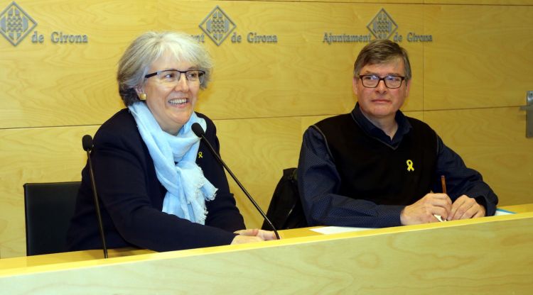 La portaveu d'ERC-MES a Girona, Maria Mercè Roca, i el regidor Miquel Poch, aquest matí. ACN