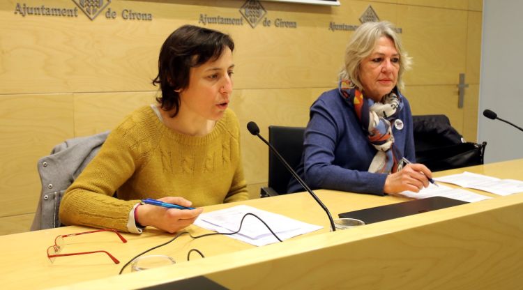 La portaveu de la CUP, Laia Pèlach, i la regidora Ester Costa. ACN
