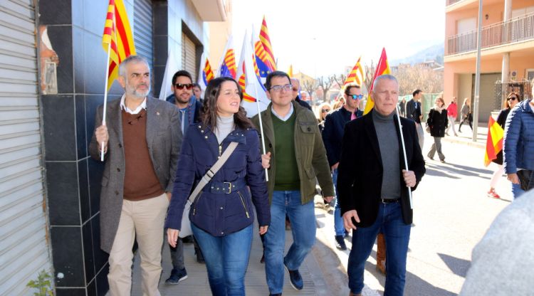 Inés Arrimadas passejant per Amer. ACN