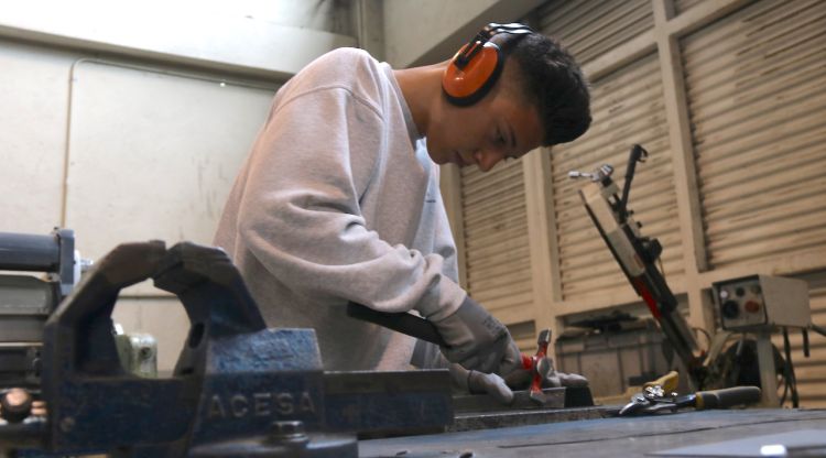 Una jove estudiant de formació professional (FP). ACN