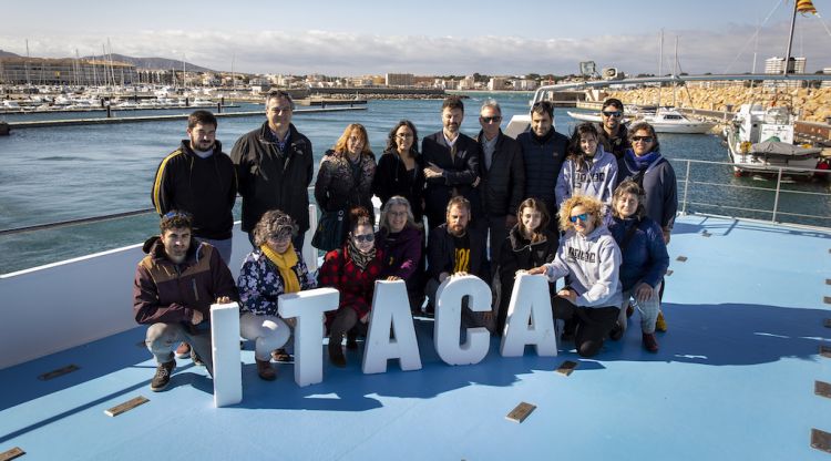 Foto de família de la presentació del festival Ítaca a l'Escala