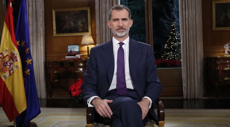 Imatge del rei Felip VI assegut durant el tradicional discurs de Nadal adreçat als seus súbdits. ACN