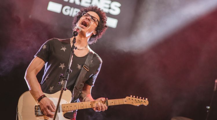 Eagle-Eye Cherry, ahir a la nit al Teatre Municipal de Girona. Mònica Quintana