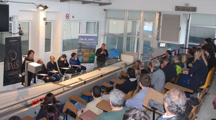 Un moment de la jornada celebrada ahir a la Llotja de Pescadors de Roses