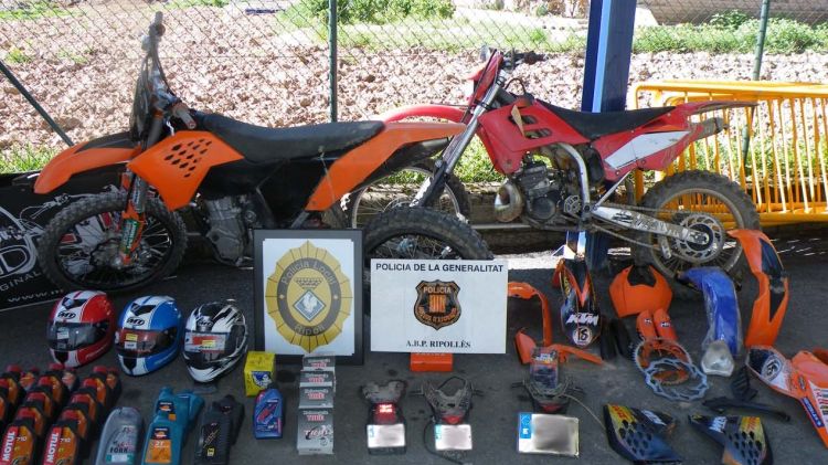 Les motocicletes i el material robat © AG