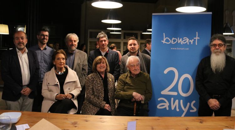 Foto de família dels guardonats a la demarcació de Barcelona als V Premis Bonart. ACN