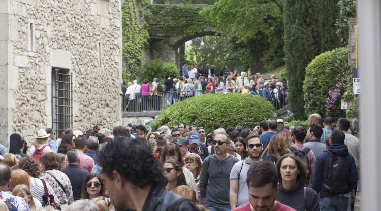 Llargues cues per entrar als banys àrabs. M. Estarriola