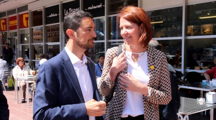 El conseller de Territori, Damià Calvet, amb l'alcaldessa de Girona, Marta Madrenas, aquest matí. ACN