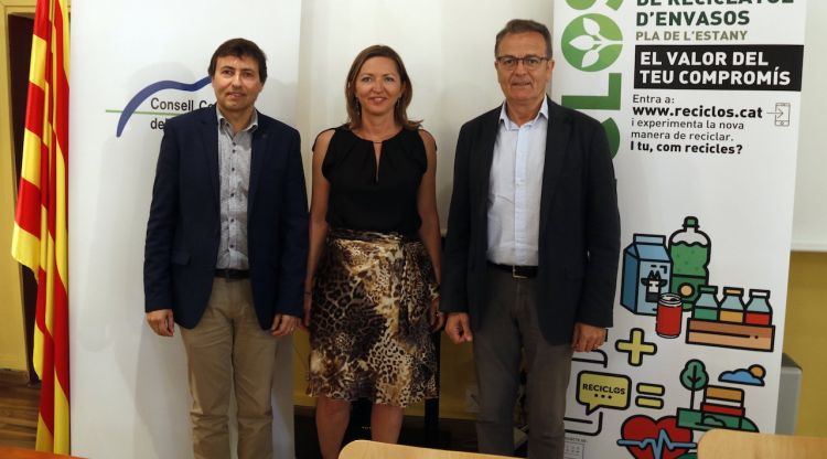 Les autoritats que han presentat avui el projecte Reciclos a Banyoles. ACN