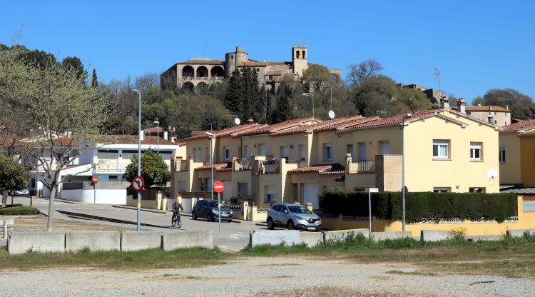 Vistes de Medinyà, amb el castell al fons. ACN