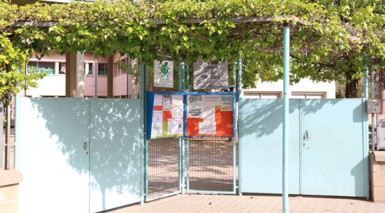 Entrada de l'Escola Mas Clarà de la Bisbal d'Empordà. ACN