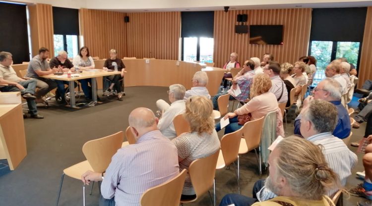 Assemblea de Blanes en Comú Podem per parlar sobre els pactes de govern amb diverses formacions