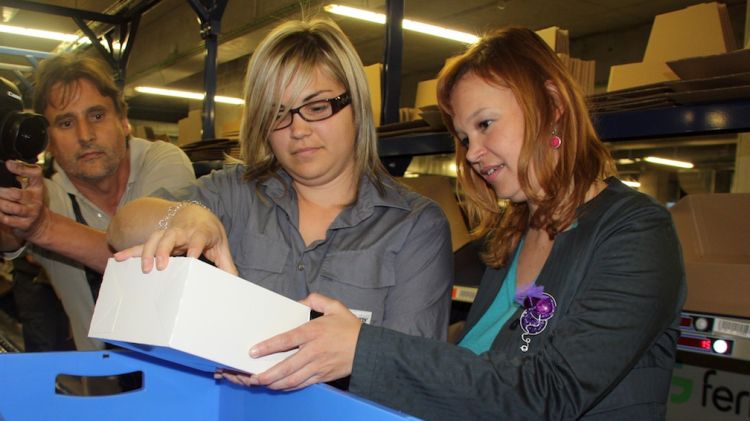 Lerie Pajín ha visitat aquest dimarts la planta de distribució de medicaments del grup Ferrer © ACN