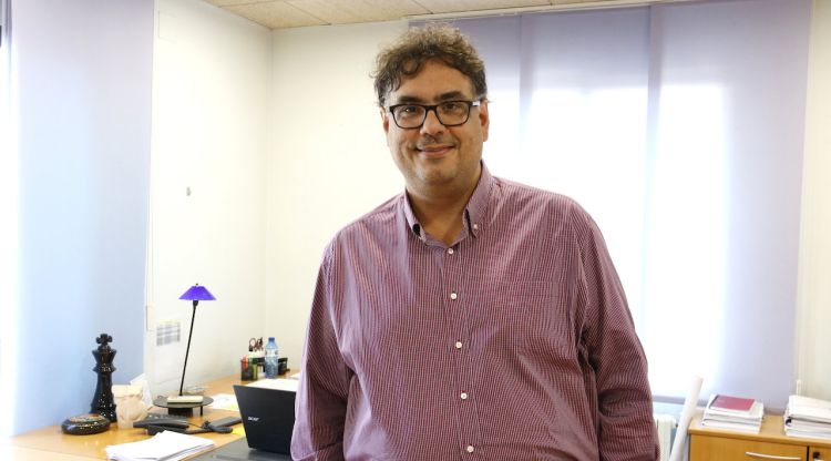 L'alcalde de Platja d'Aro, Maurici Jiménez, al despatx de l'alcaldia. ACN