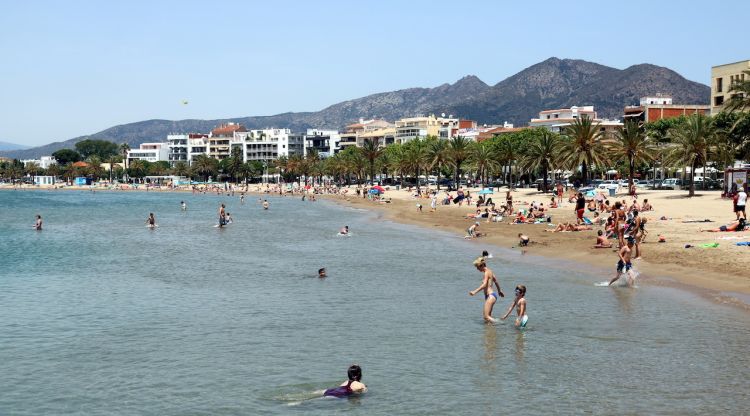 Gran pla general de la platja de Roses, el 24 de juny. ACN