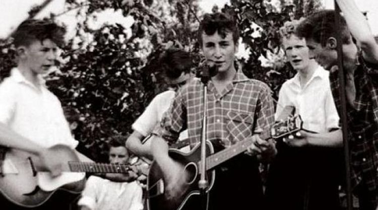 Els Quarrymen amb Lenon al centre