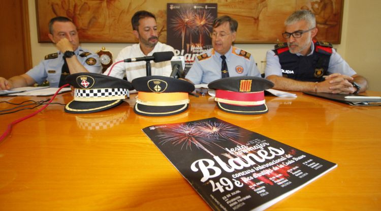 Els diferents cossos policials que participen en el dispositiu de seguretat del Concurs Internacional de Focs d'Artifici de la Costa Brava