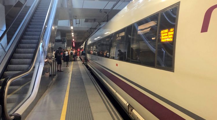Un tren d'alta velocitat aturat a l'estació de Girona.. ACN