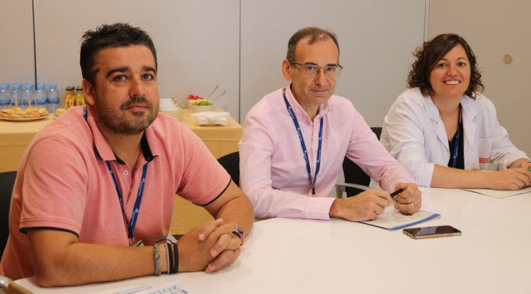 El gerent de l'Hospital de Palamós, Xavier Pérez, la directora assistencial, Anna Ribera, i responsable de qualitat, Xavier Garcia. ACN