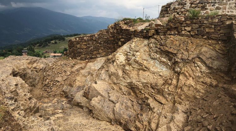 Les noves estructures del fossat que han sortit a la llum al jaciment de Campelles. Albert Pratdesaba