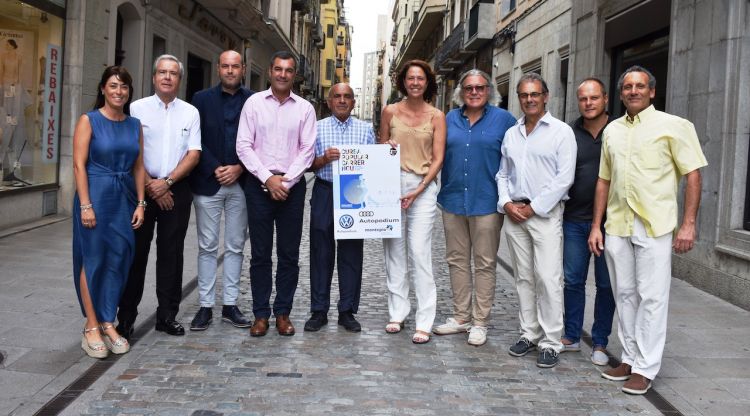 Foto de família de la presentació de la cursa d'enguany. Girona Centre Eix Comercial