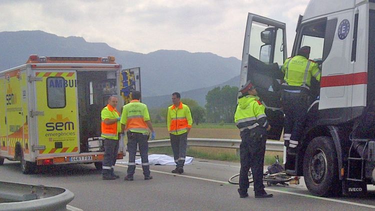 Un ciclista ha mort després de ser encalçat per un camió © ACN