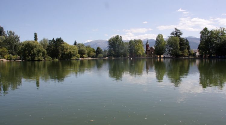 El llac de Puigcerdà, ahir a la tarda. ACN