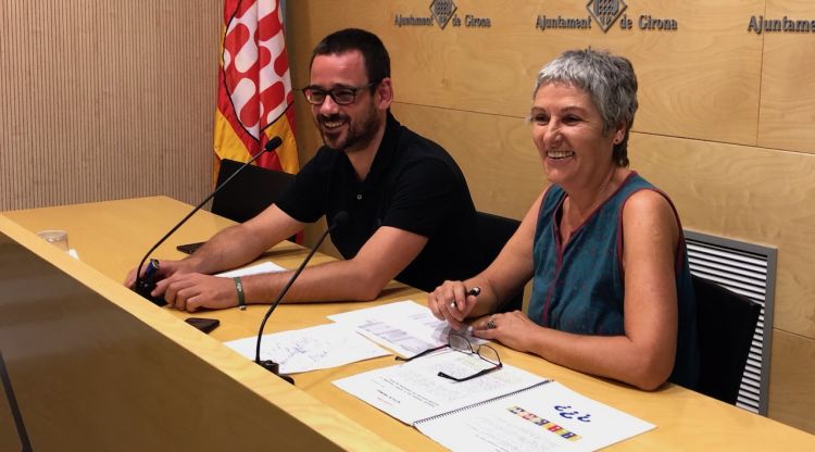El portaveu del grup municipal de Guanyem Girona, Lluc Salellas, i la regidora Dolors Serra