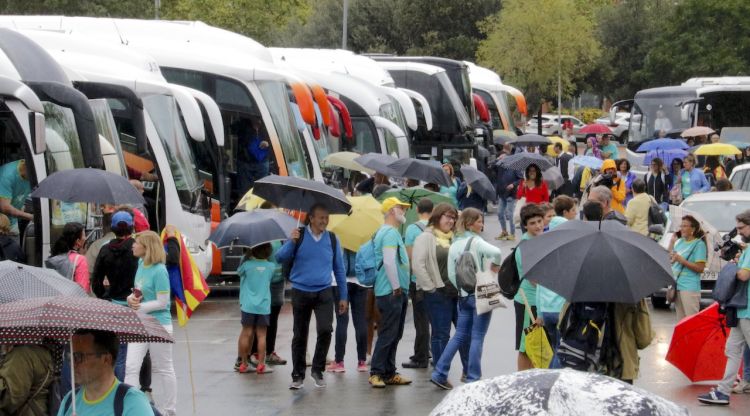 La sortida de busos des de Girona cap a la manifestació de la Diada. ACN