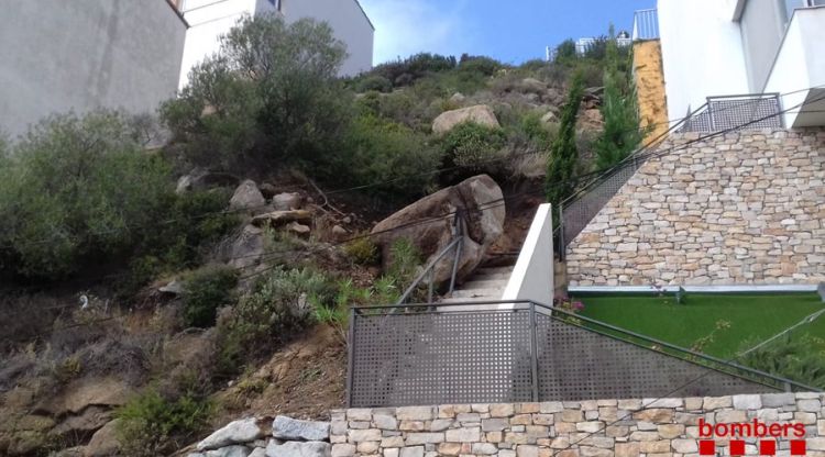 La pedra que s'ha descalçat a Puig Rom fruit de la pluja