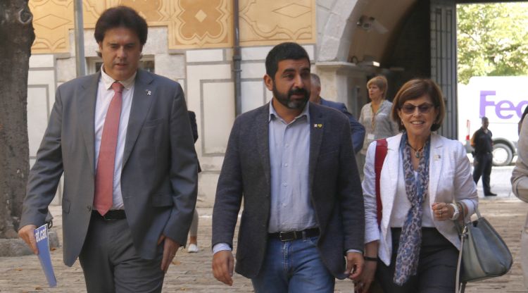 El delegat del Govern a Girona, Pere Vila, el conseller de Treball, Afers Socials i Famílies, Chakir el Homrani, i la directora del SOC, Mercè Garau. ACN