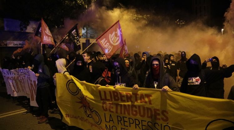 Un grup de manifestants convocats pels CDR s'han concentrat a Girona. ACN
