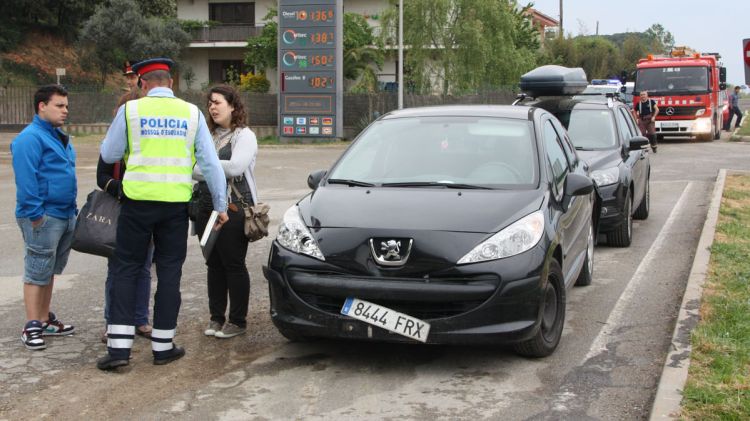 Els diferents vehicles implicats a l'accident s'han anat encalçant l'un amb l'altre © ACN