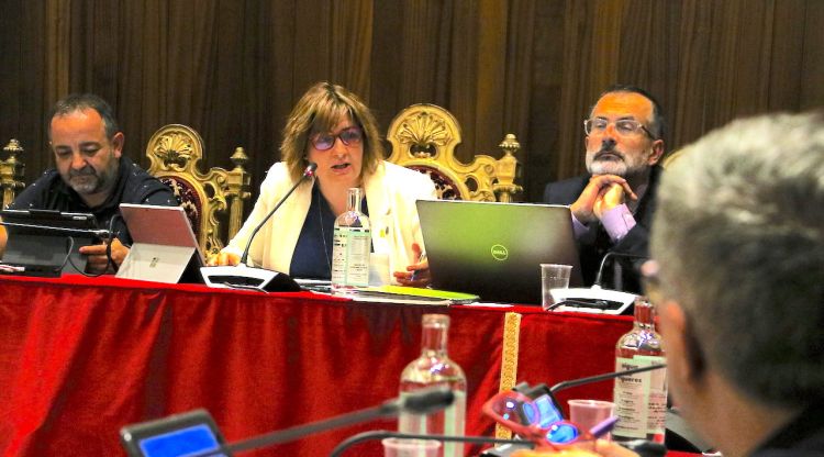 L'alcaldessa, Agnès Lladó, i el vicealcalde, Pere Casellas, durant el ple d'avui. ACN